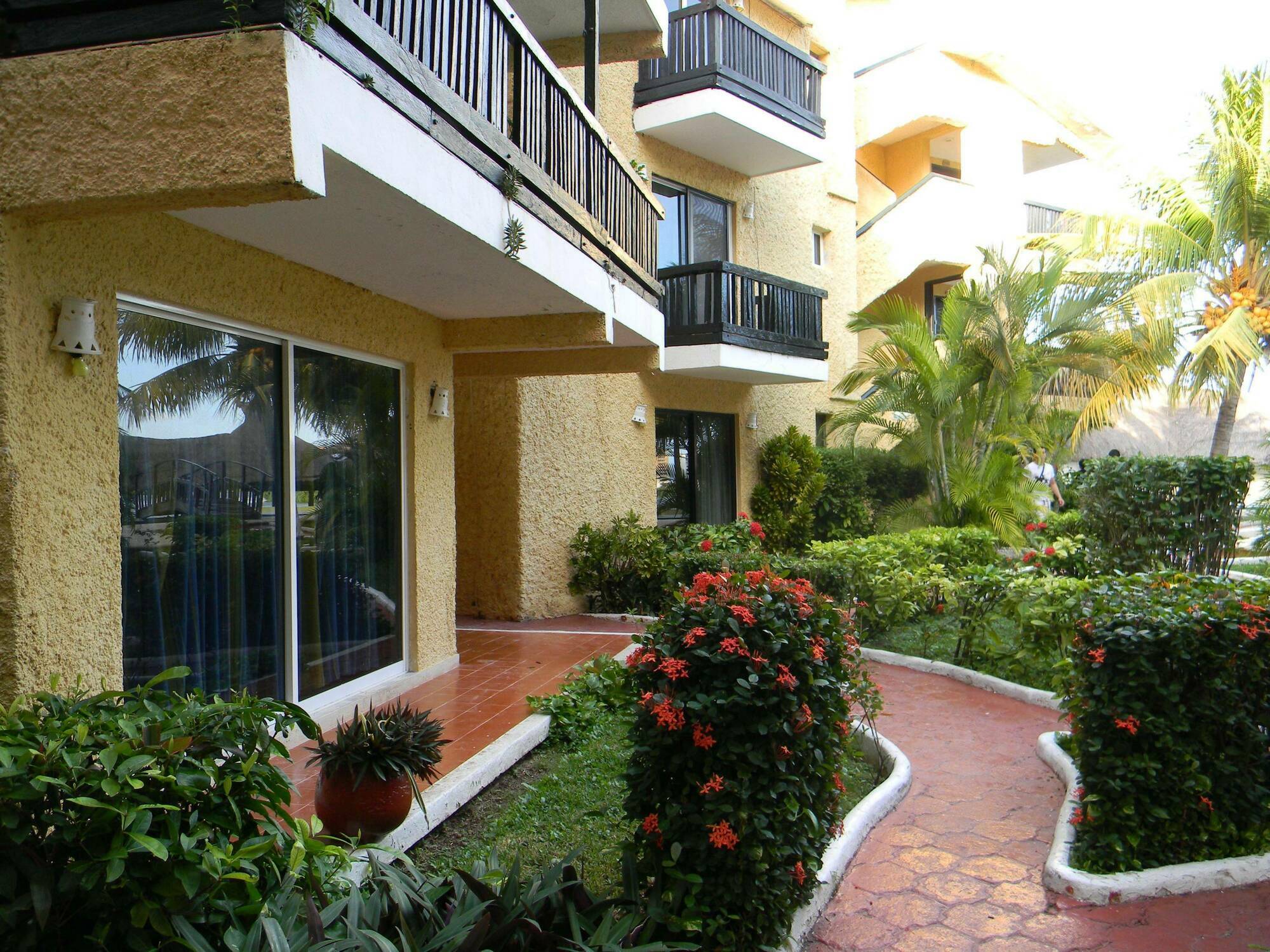 Hotel Imperial Laguna Faranda Cancun Exterior photo